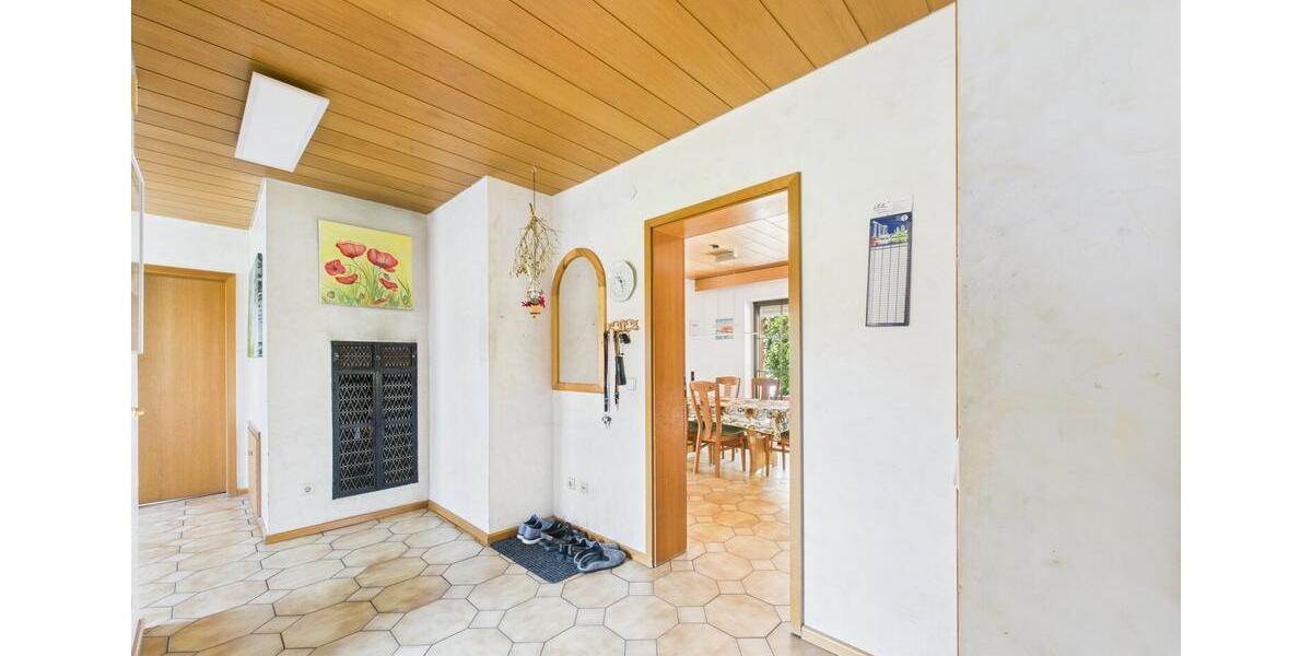 Freistehendes Einfamilienhaus in massiver Bauweise mit großem Grundstück zu vermieten! 6 zimmer