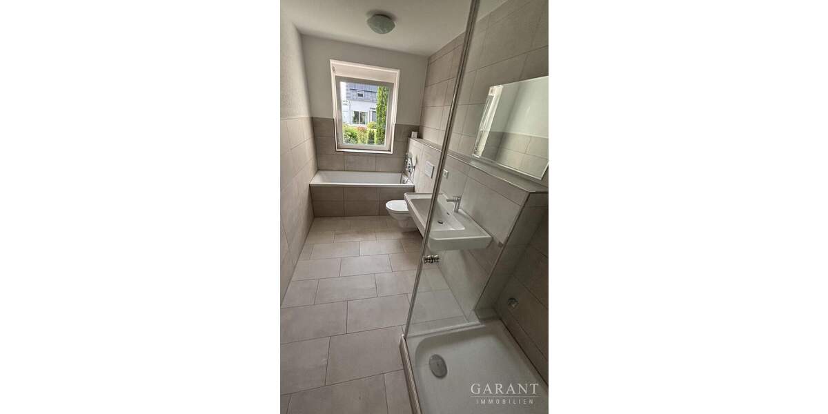 Modernes Wohnen -- ca. 230 qm auf einer Etage! 5 zimmer