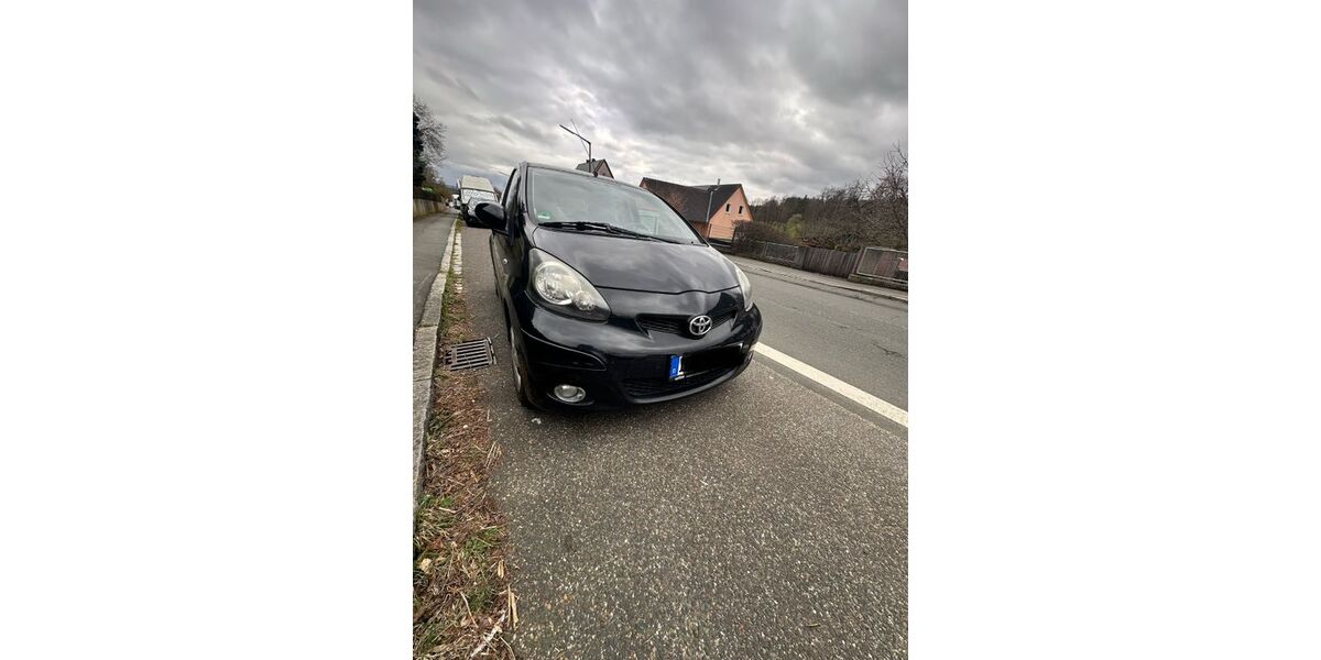 Toyota Aygo (X) 92.000 km 2.500 &euro; Dresden 01187