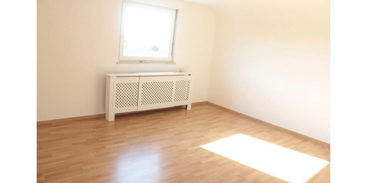 Dachgeschoßwohnung Püttlingen - 3 Zimmer, 106 m&sup2;, 780&euro; | Angebot:26398249