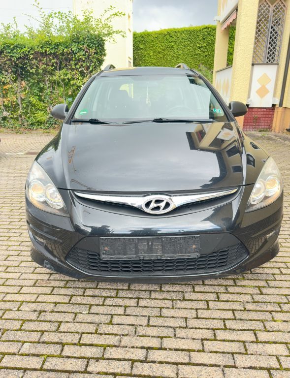 i30