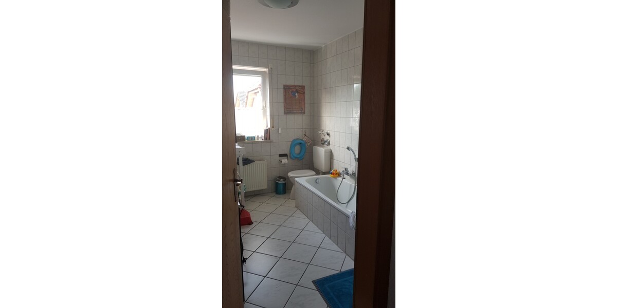 Schöne lichthelle Wohnung im EG 4 zimmer