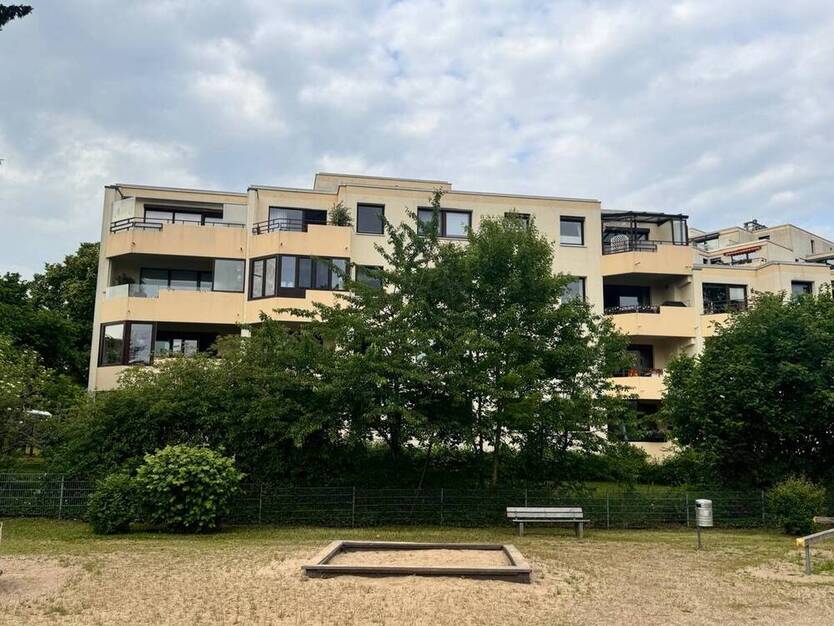 4,5-Zi.-Eigentumswohnung mit gr. Balkon und Pkw-Außenstellplatz in Bad Schwartau (Mühlenteich)