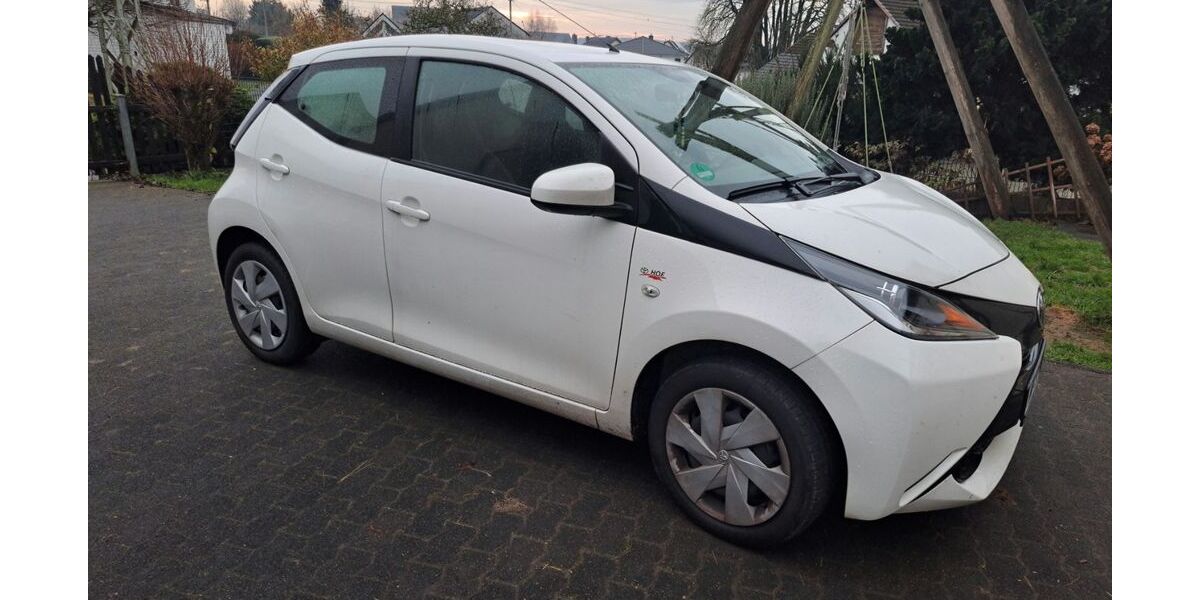 Toyota Aygo (X) 31.000 km 7.800 &euro; Meinborn 56584