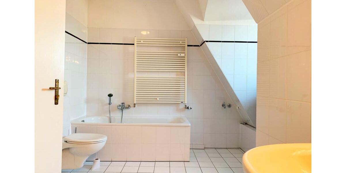 Dachgeschoßwohnung Halle (Saale) - 3 Zimmer, 75 m&sup2;, 1.190&euro; | Angebot:26008357
