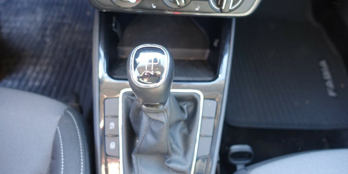 Skoda Fabia 1,0 Klima Sitzheizung Alu WR 1. Hand 25.100 km 14.950 &euro; Neumarkt/OPf 92318