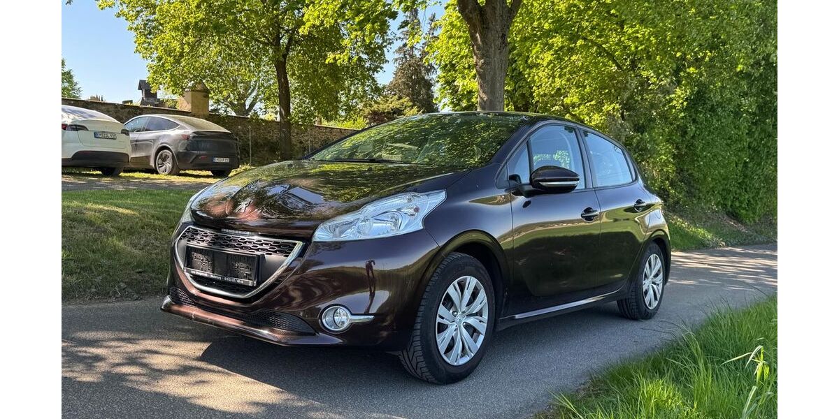 Peugeot 208 96.000 km 2.899 &euro; Limburg - Eschhofen 65552
