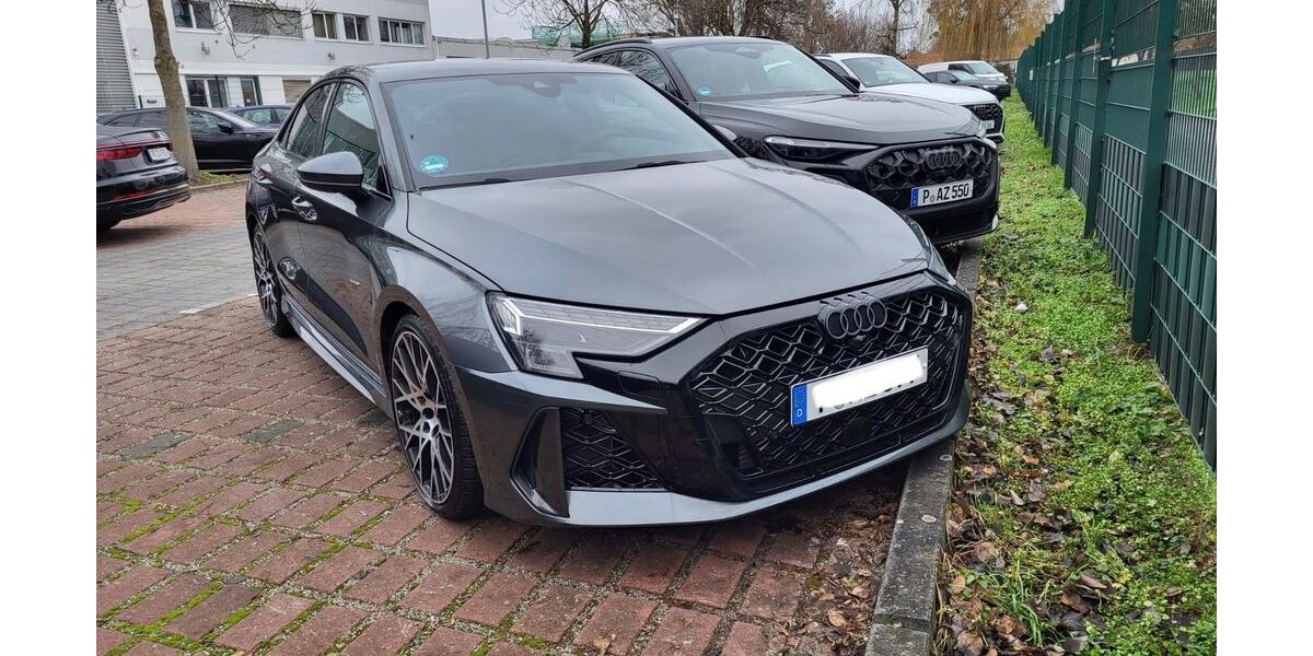 Audi RS3 9.700 km 65.999 &euro; Siegburg 53721
