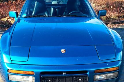 Porsche 944