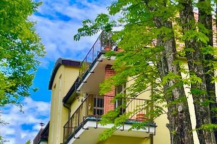 SEHR CHARMANT! 3 Zimmerwohnung mit großem Balkon und Blick ins Grüne