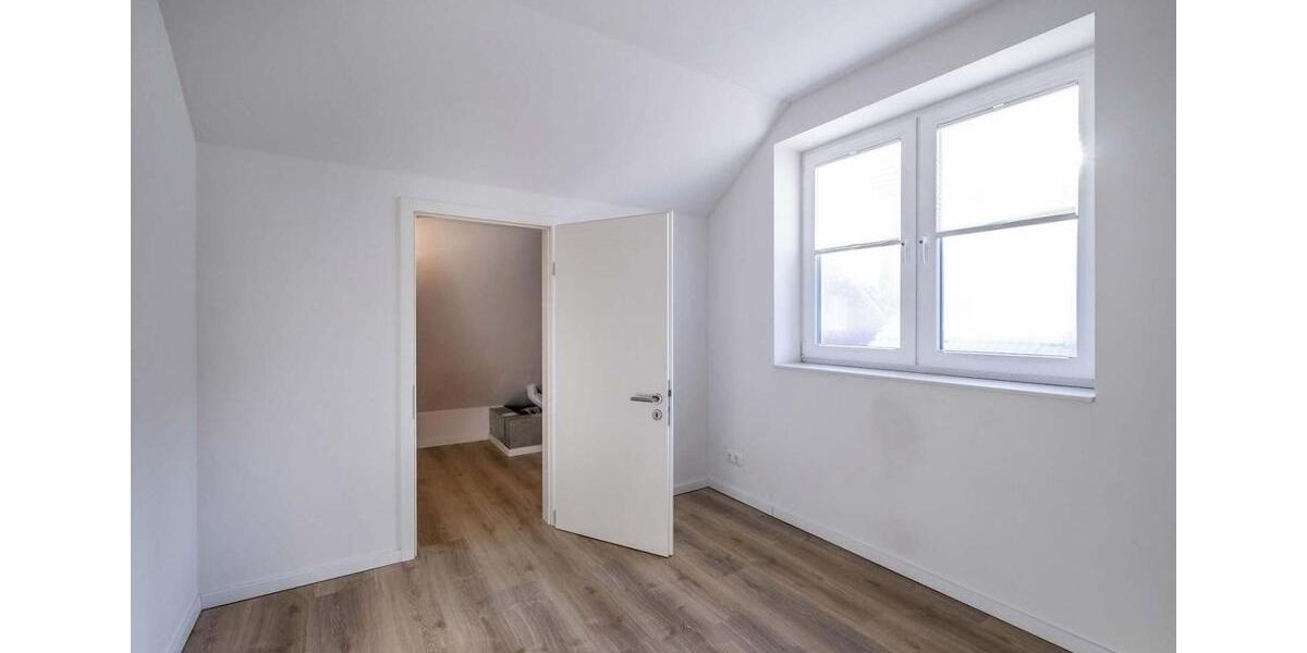 Reihenhaus Pinneberg - 6 Zimmer, 152 m&sup2;, 2.300&euro; | Angebot:23647033