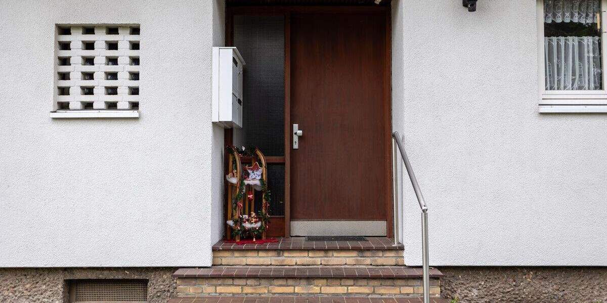 Mehrfamilienhaus, Wohnhaus Delmenhorst Iprump/Varrelgraben - 7 Zimmer, 286 m&sup2;, 333.000&euro; | Angebot:23960321