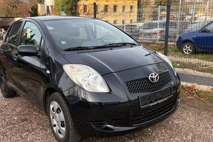 Toyota Yaris 120.000 km 2.700 € Chemnitz 09114