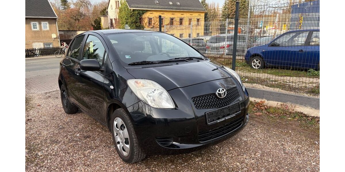 Toyota Yaris 120.000 km 2.700 € Chemnitz 09114