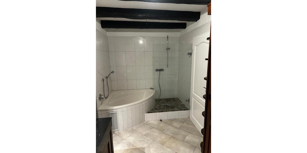 Einfamilienhaus Reichshof - 1 Zimmer, 95 m&sup2;, 1.350&euro; | Angebot:26224839