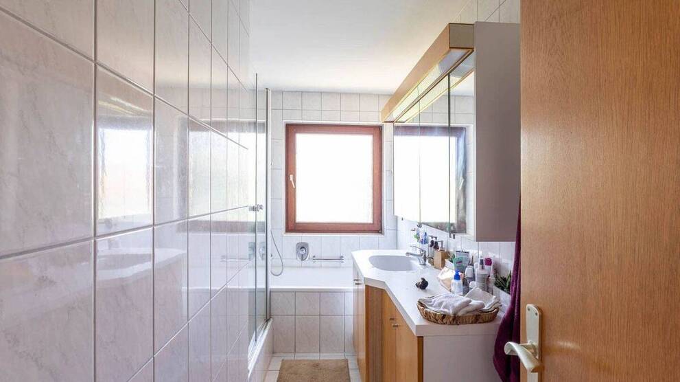 Liebevoll gepflegtes Drei-Parteienhaus in ruhiger Wohnlage 9 zimmer