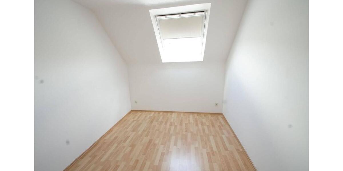 Dachgeschoßwohnung Friedrichsthal - 4 Zimmer, 90 m&sup2;, 146.000&euro; | Angebot:26846179