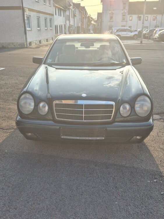 Mercedes-Benz E 200 152.000 km 1.800 € Neuwied 56564