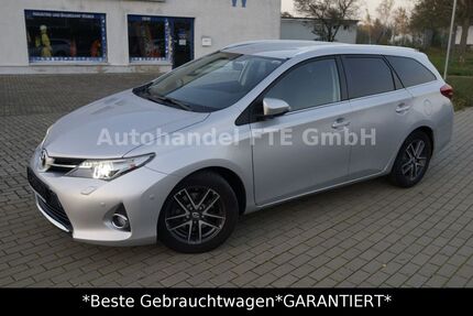 Toyota Auris 107.200 km 9.999 &euro; Bitterfeld 06749