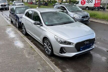 Hyundai i30 127.000 km 10.200 &euro; Berlin 13591