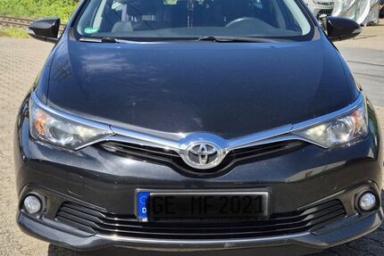Toyota Auris 177.300 km 7.899 &euro; Gelsenkirchen 45881