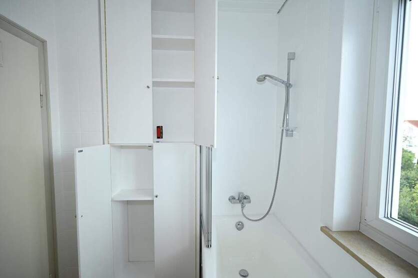 Wohnen im ruhigen Umfeld! Ältere und preiswerte 3-Zimmer-Wohnung in schöner Größe 3 zimmer