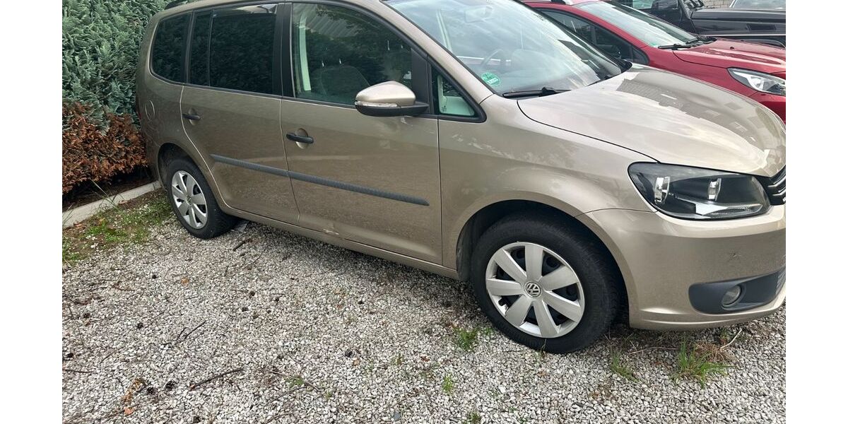 VW Touran 162.928 km 7.690 &euro; Mörfelden-Walldorf 64546