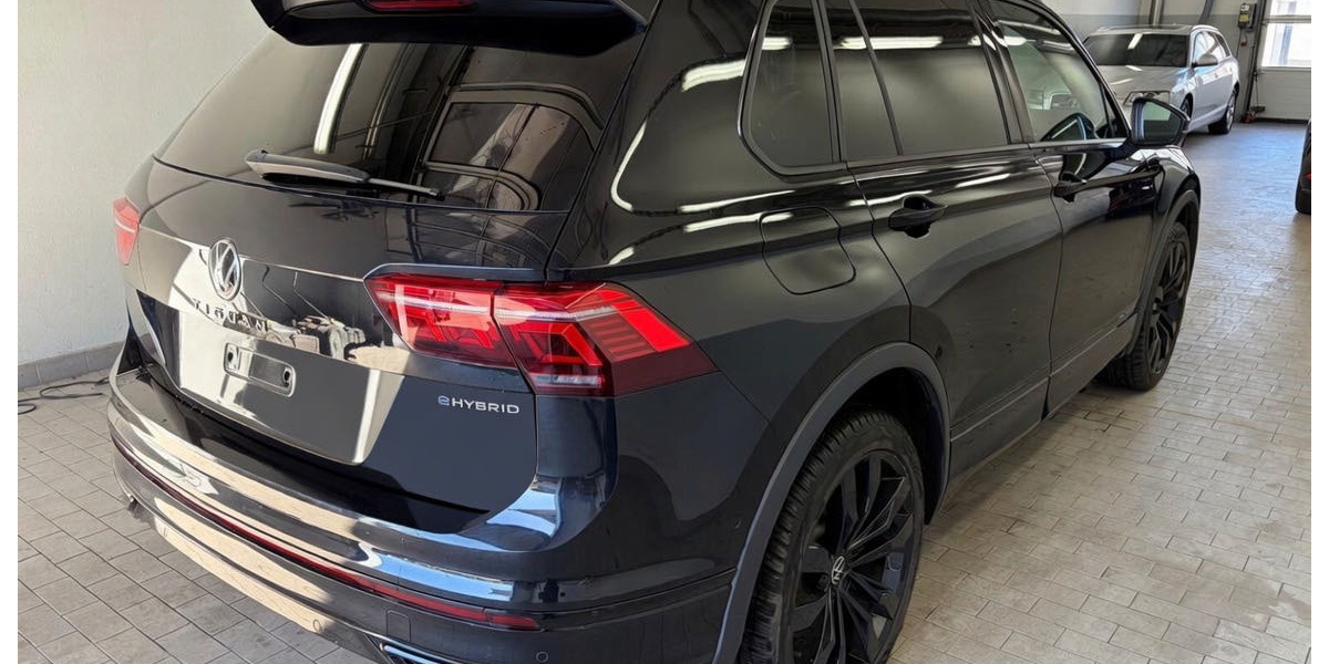 VW Tiguan R-Line eHybrid Leder Schiebed. AHK Matrix 59.800 km 32.900 &euro; Berlin 10247