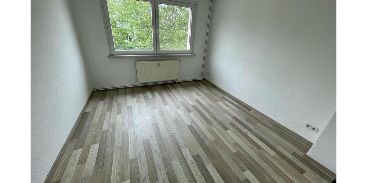 Gera-Langenberg! 4 Raum Whg. mit Balkon, Bad mit Wanne! Nähe AMAZON! - Etagenwohnung Gera Langenberg | Angebot:26882423