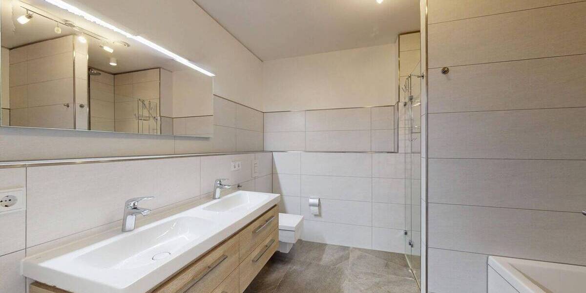 Etagenwohnung Frankfurt am Main Ostend - 2 Zimmer, 79 m&sup2;, 850.000&euro; | Angebot:26257179