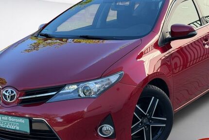 Toyota Auris 49.637 km 9.990 &euro; München 81825