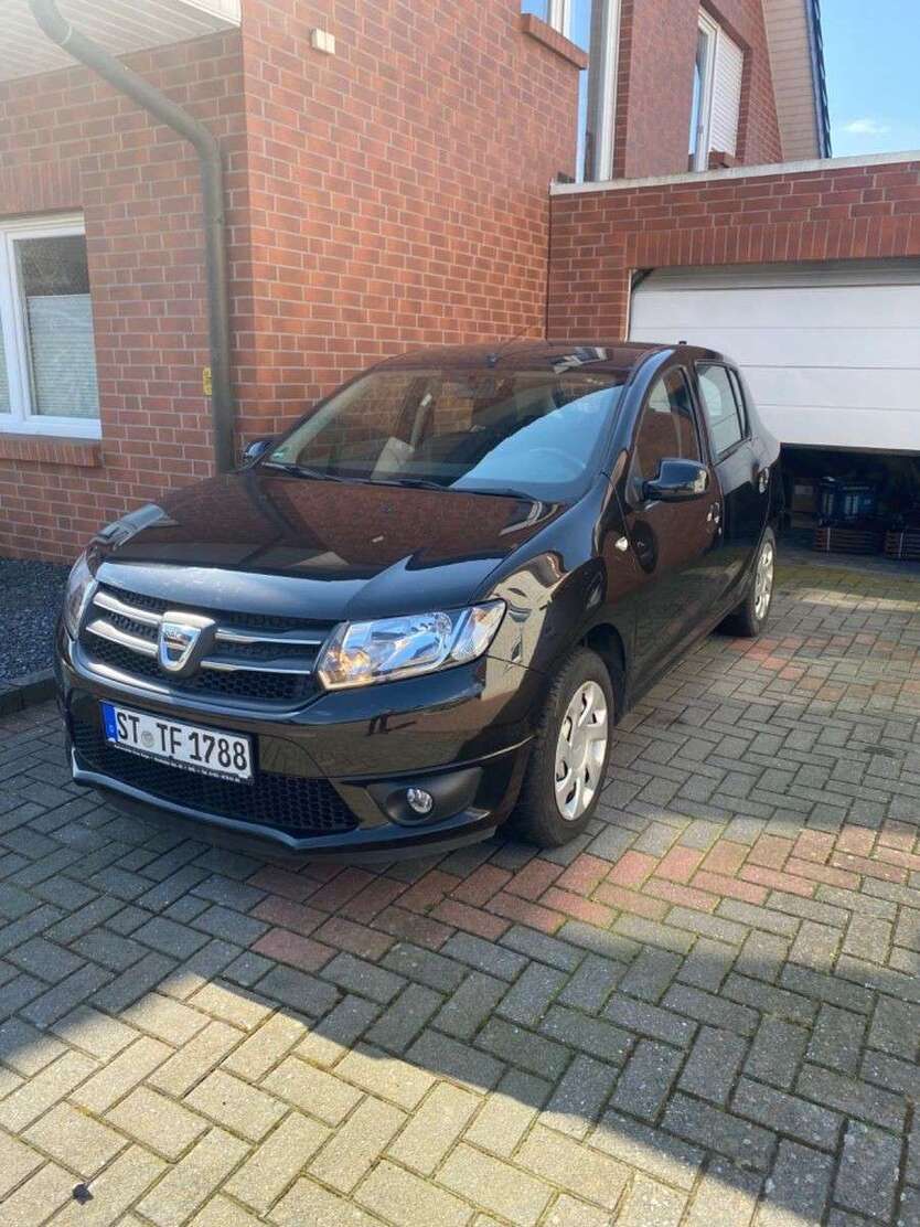 Dacia Sandero 136.622 km 4.700 € München 81479