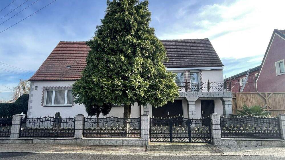 Einfamilienhaus Lauta - 6 Zimmer, 141 m&sup2;, 120.000&euro; | Angebot:23987659