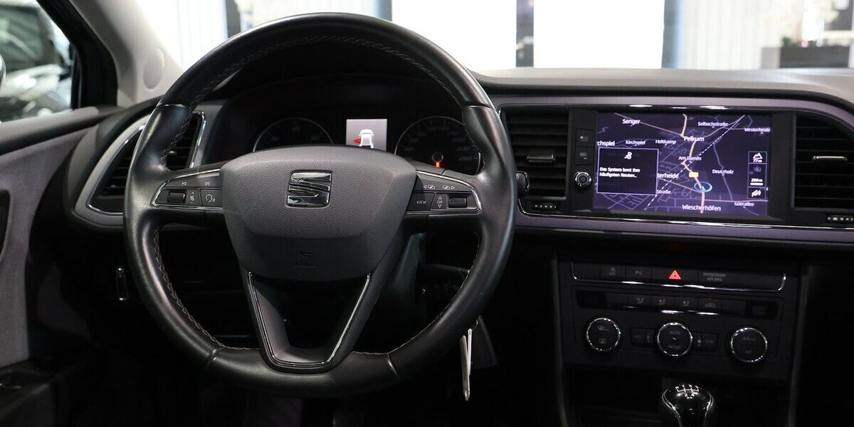 Seat Leon 1.6 TDI STYLE / NAVI-PLUS+APPLE+ANDROID 111.000 km 14.555 &euro; Hamm 59077