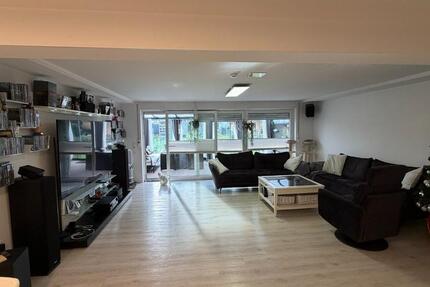 Modernisiertes Reihenhaus mit Wintergarten & PV in zentraler Lage zimmer