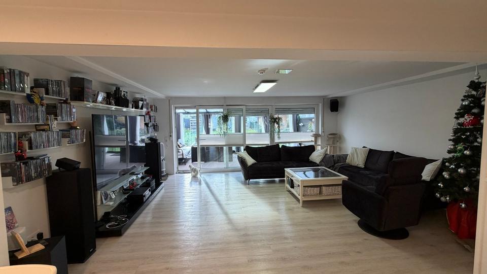 Modernisiertes Reihenhaus mit Wintergarten & PV in zentraler Lage zimmer