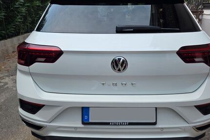 VW T-Roc 93.300 km 22.999 € München 81929