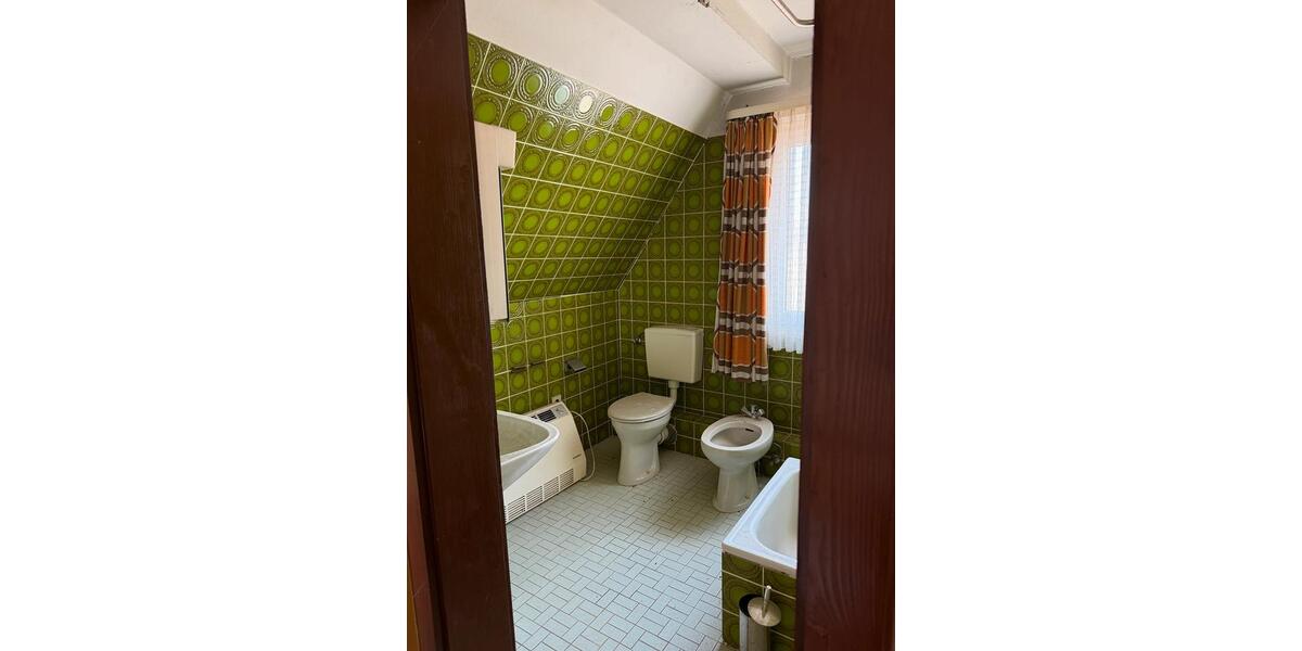 Einfamilienhaus Einbeck - 8 Zimmer, 200 m&sup2;, 200.000&euro; | Angebot:27091009