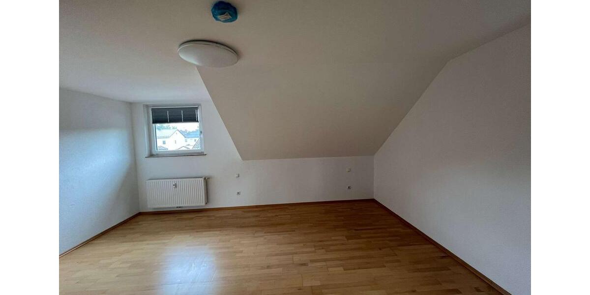 Etagenwohnung Wackersdorf - 2 Zimmer, 75 m&sup2;, 650&euro; | Angebot:26560851