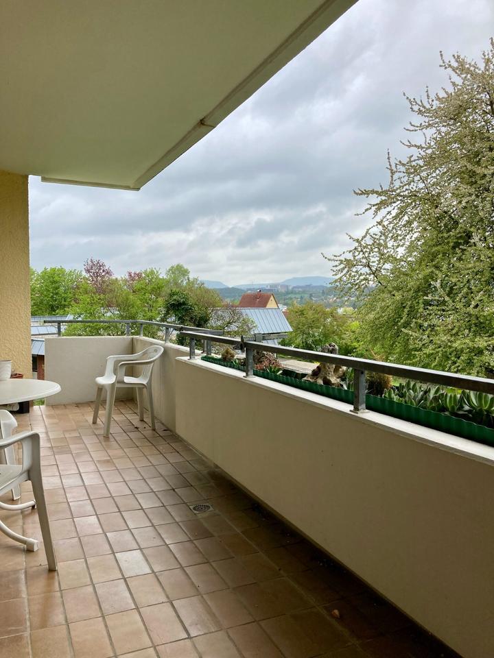 Sonnig, ruhig, gepflegt: 2-Zimmer-Wohnung mit Balkon und Aussicht zimmer