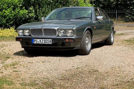 Jaguar XJ40