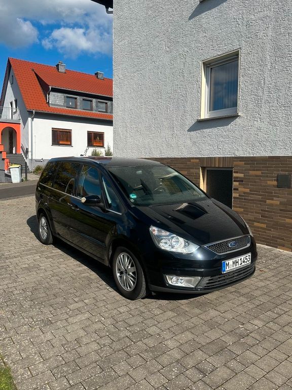 Ford Galaxy 203.000 km 4.490 € München 81547