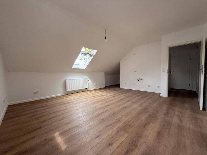 Frisch sanierte 44 m² Dachgeschoss-SingleWohnung - nur 3 Min. zum Phoenixsee, Dortmund-Schüren