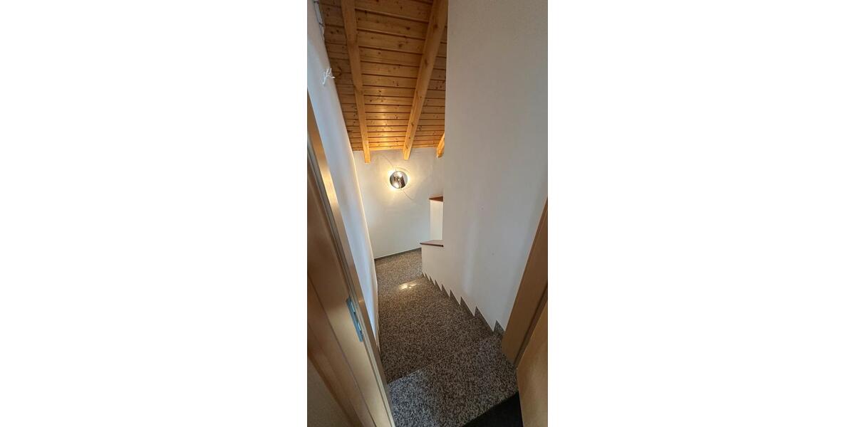 Etagenwohnung Güntersleben - 3.5 Zimmer, 100 m&sup2;, 1.000&euro; | Angebot:25428032