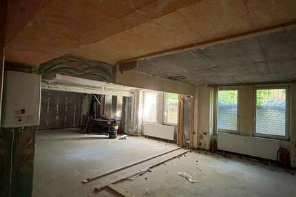 sanierungsbedürftige Gewerbefläche 1 zimmer