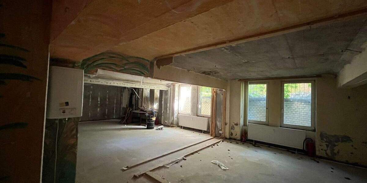 sanierungsbedürftige Gewerbefläche 1 zimmer