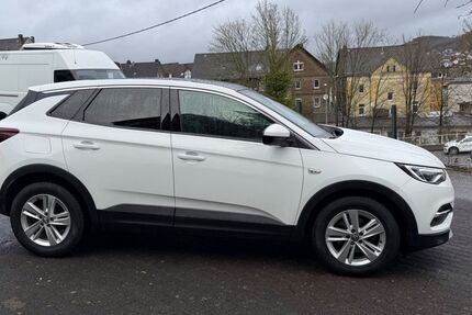 Opel Grandland (X) 189.000 km 12.400 &euro; Betzdorf 57518