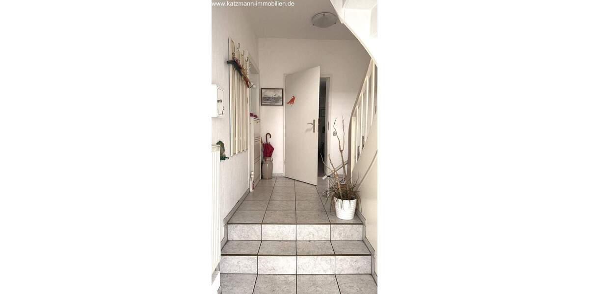 Wohn- und Geschäftshaus + Garagen + 1.186 m² großes Grundstück zu verkaufen 1 zimmer