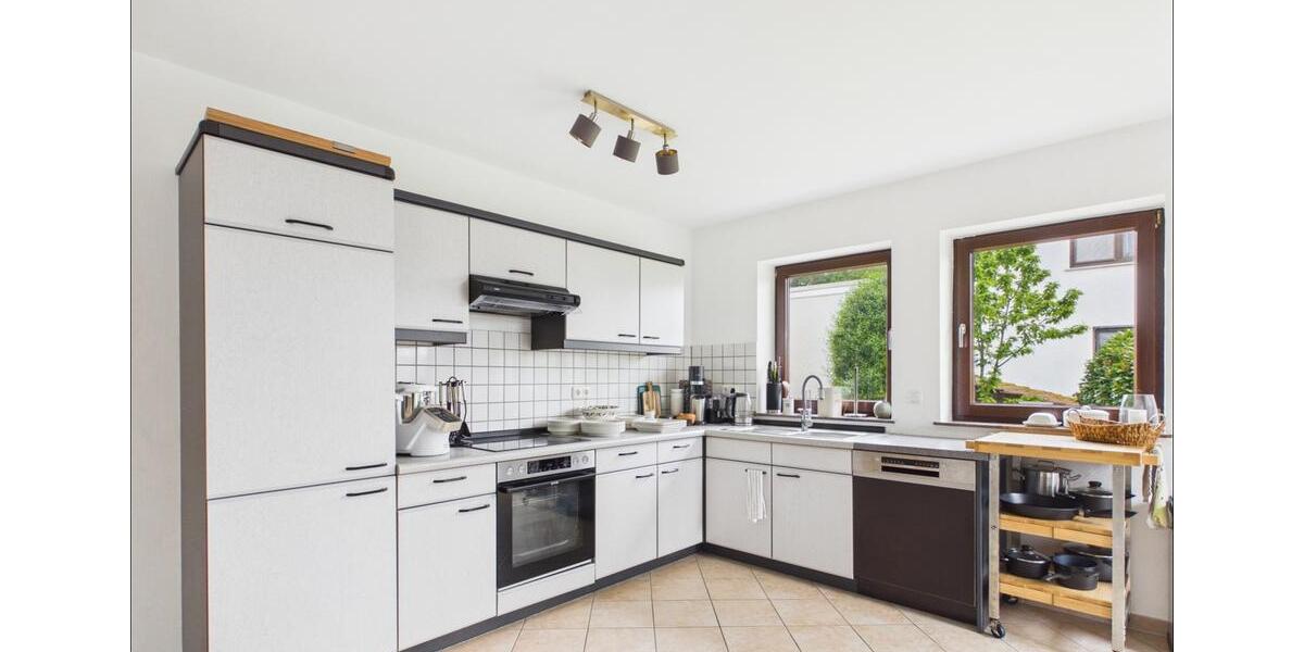 Einfamilienhaus Mömbris - 8 Zimmer, 350 m&sup2;, 2.900&euro; | Angebot:26367496