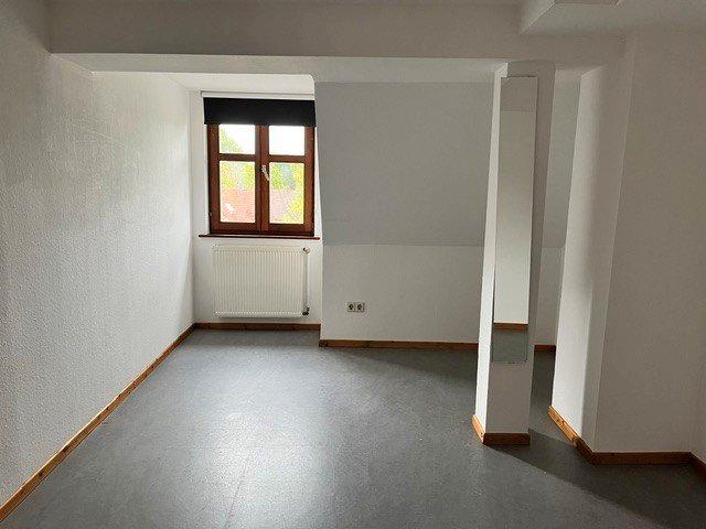 Dachgeschoßwohnung Lohfelden - 4 Zimmer, 135 m&sup2;, 1.350&euro; | Angebot:26663717